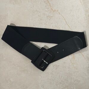 Banana republic Size Large stretchy belt with three holes